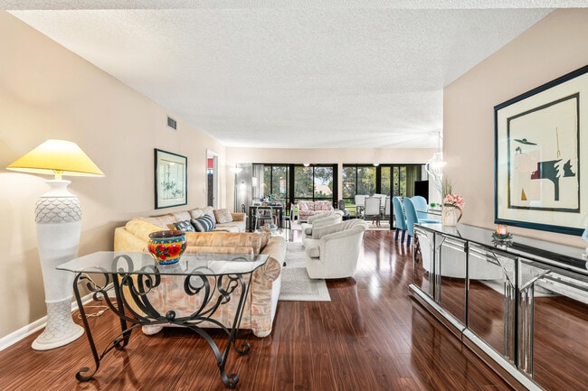 Photo - 5687 Fairway Park Dr