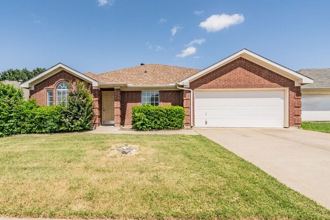Photo - Spacious single-story 4-bedroom, 2-bath home in Arlington, Mansfield ISD