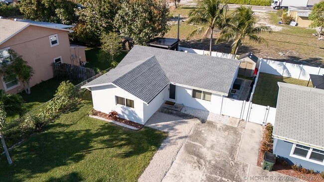 Photo - 119 SE 5th St