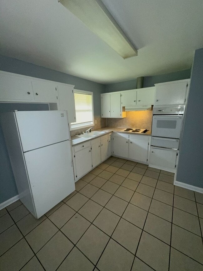 Photo - 2476 Blan St