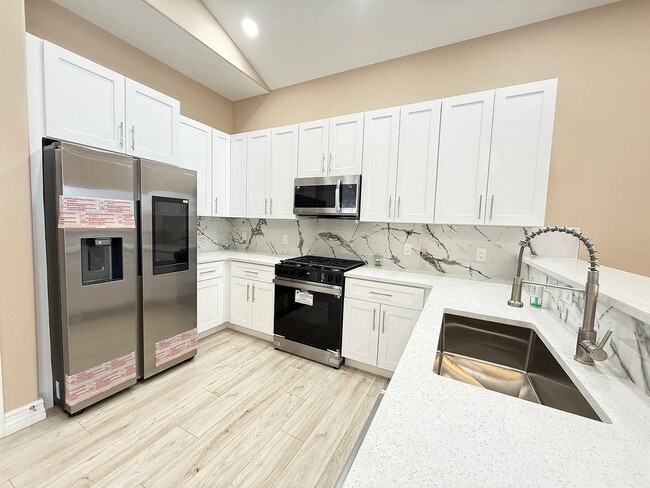 3109 W Laux Dr