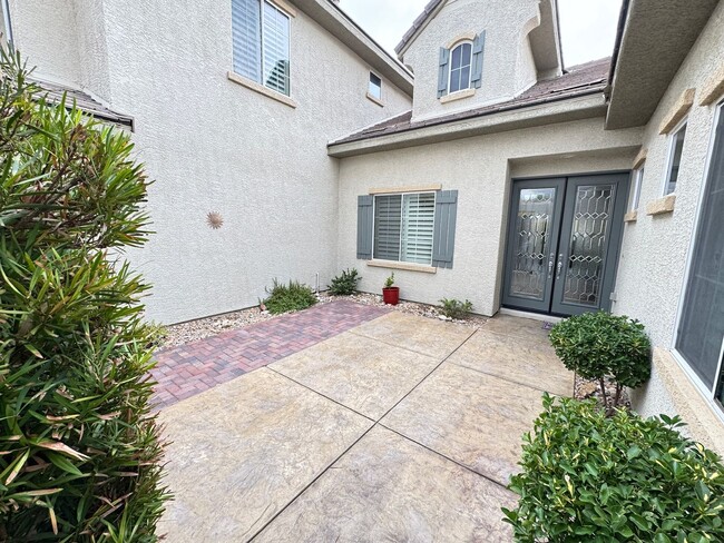 Photo - Spacious 4 Bedroom Home with Private Pool!