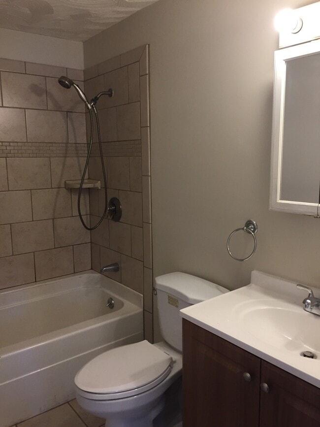 Bathgroom - 1261 Church St Unit 45