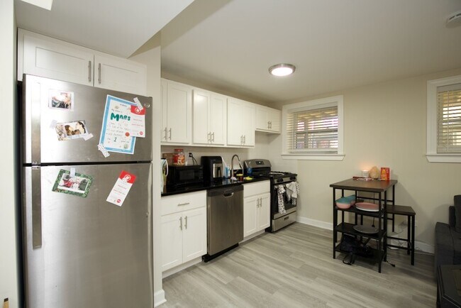 Photo - 732 W Roscoe St Unit AGN