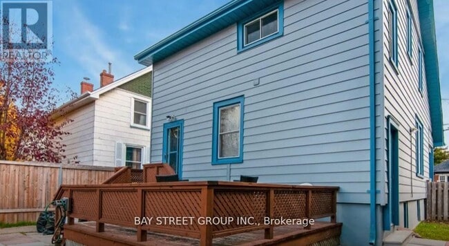 Photo - 92 Nelson St W