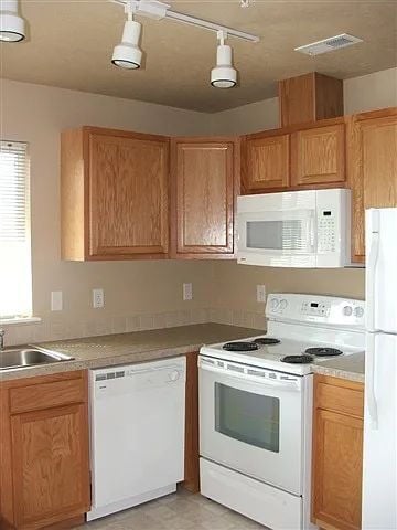 2 bed / 1 bath ground-floor apartment in a convenient location in west Boise