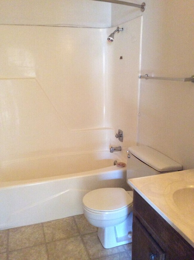 Ground floor 1 bed, 1 bath Condo Condo for Rent in Dickinson, ND