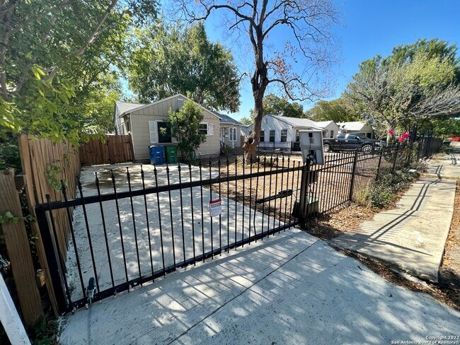 Photo - 414 Elmwood Dr