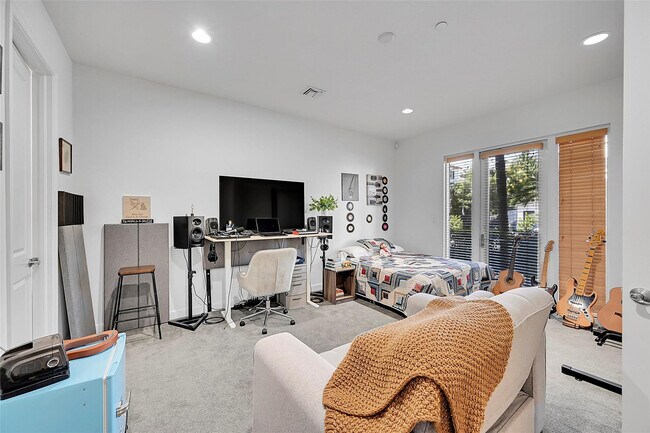 Photo - 1614 NE 9th St