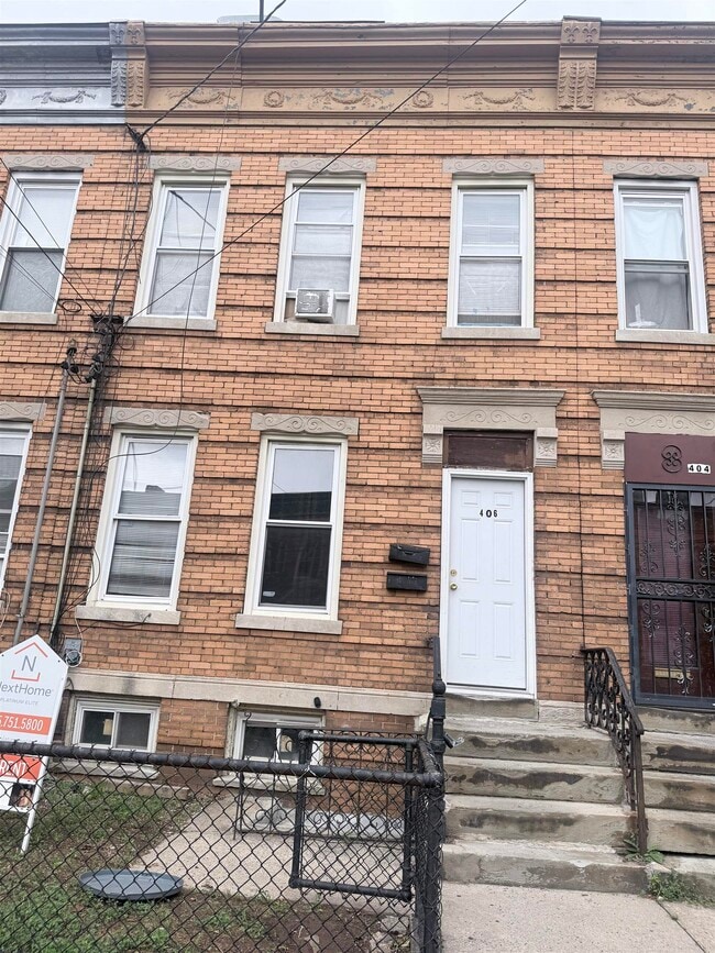 Building Photo - 406 Woodlawn Ave Unit 1