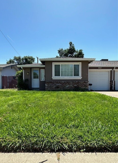 Building Photo - Charming 2-Bedroom, 1-Bathroom in Sacramento! Rental