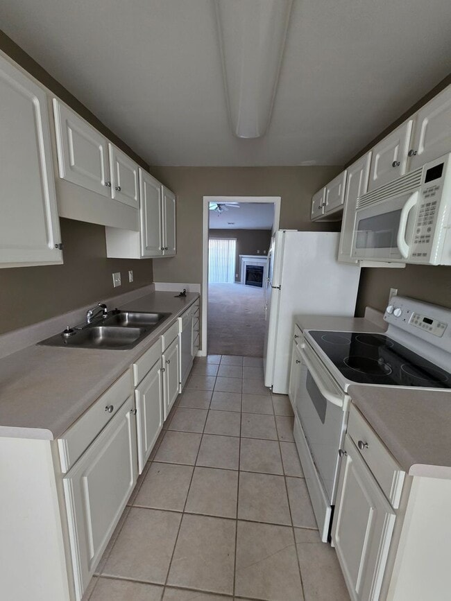 Photo - 2 BR Townhome!