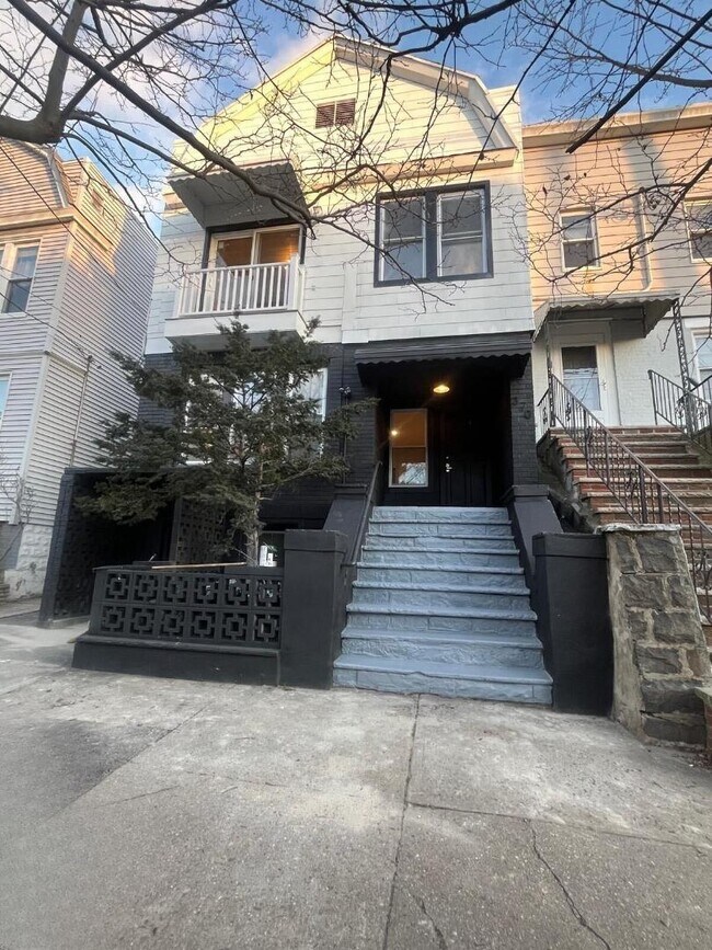 Photo - 370 Liberty Ave