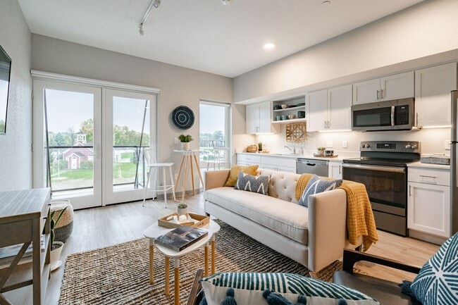 Arabella: 200 W 1st St - Cedar Falls