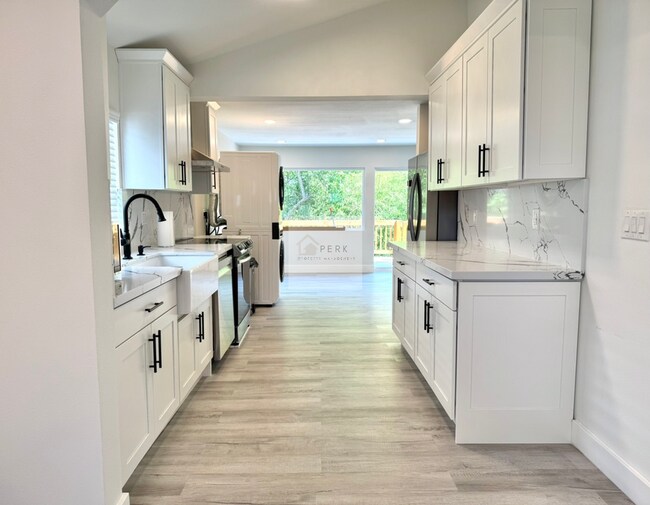 Photo - Updated 2 Bed, 1 Bath | South Beacon Hill | Private Patio + Parking Unidad South Beacon  A