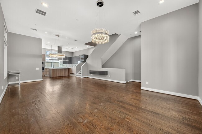 Building Photo - 5919 E Post Oak Ln