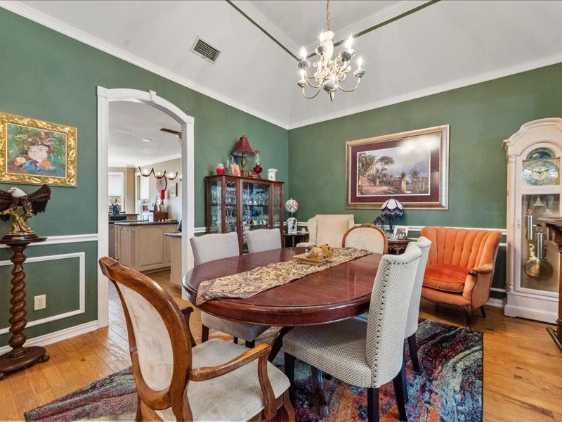 Photo - 1704 S Bowen Rd