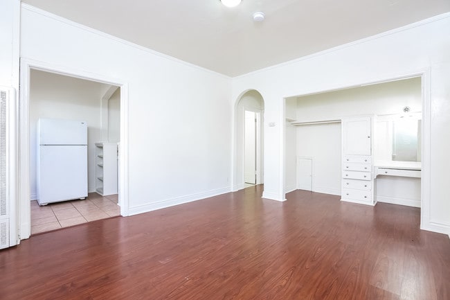 Building Photo - 21 Westminster Ave Unit 104