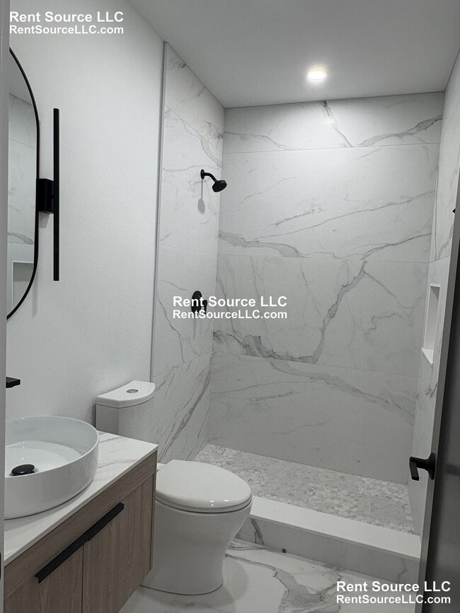 Photo - 52 Cotting St Unit B