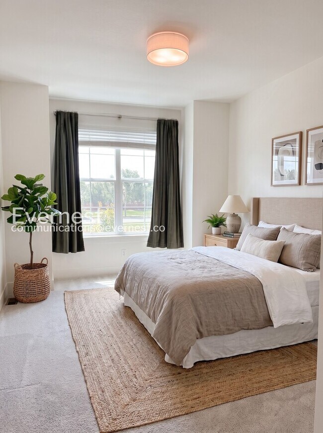 3 Bed/2.5 Bath Town Home with Garage / Available Now!