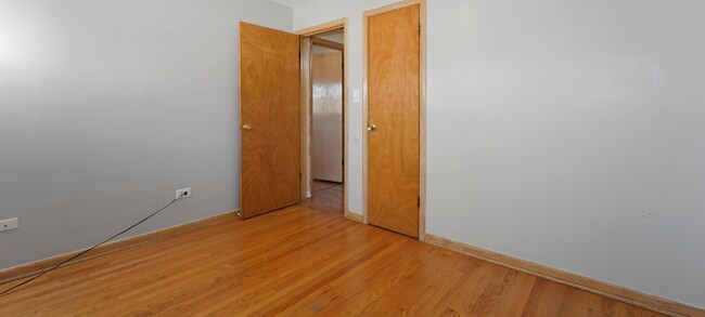 Photo - 3803 S Lombard Ave Unit 2