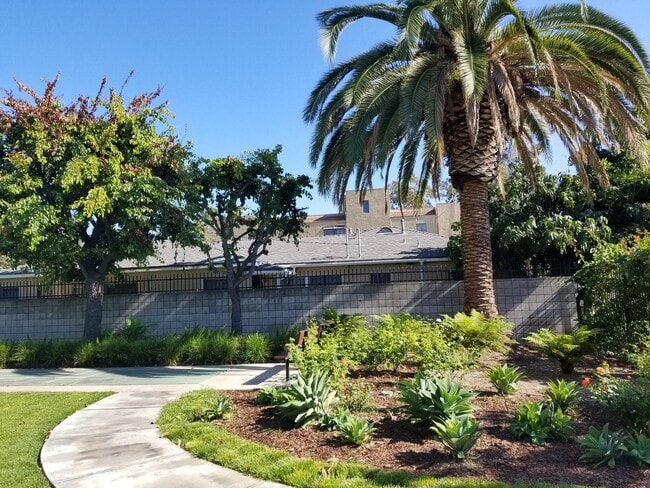 Photo - 1401 N Flower St