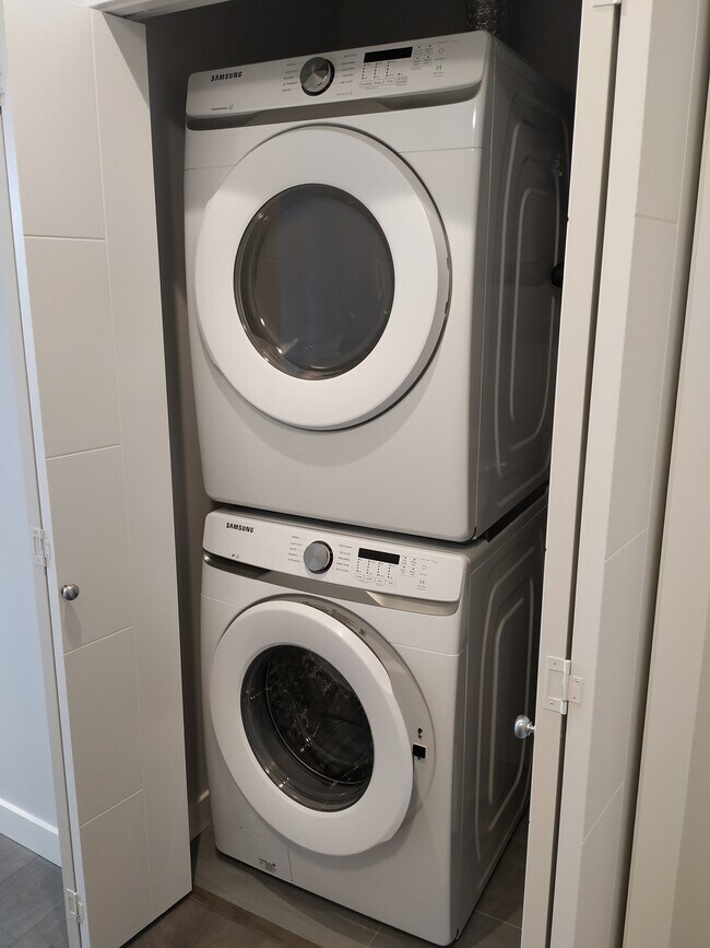 Photo - 45562 Airport Rd Unité 404