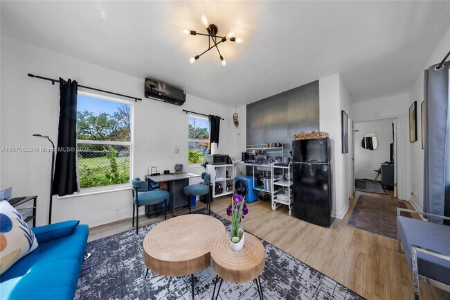 Photo - 910 NE 81st St Unit R