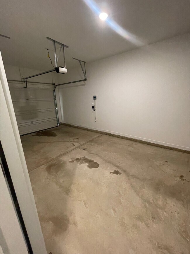 Photo - 1057 Linsmore Ave