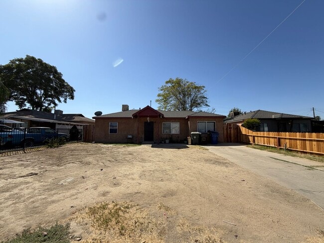 Building Photo - 2605 Buddy Dr