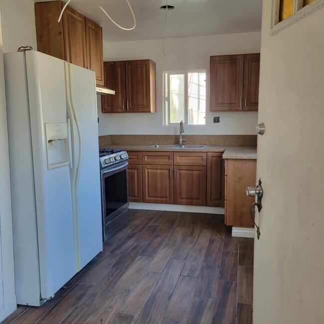 Kitchen w stove and fridge - 731 E Providencia Ave Unit A