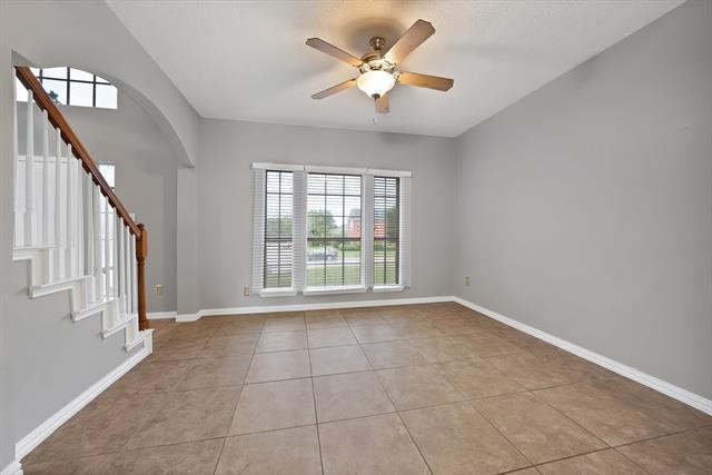 Photo - 745 Woodridge Dr