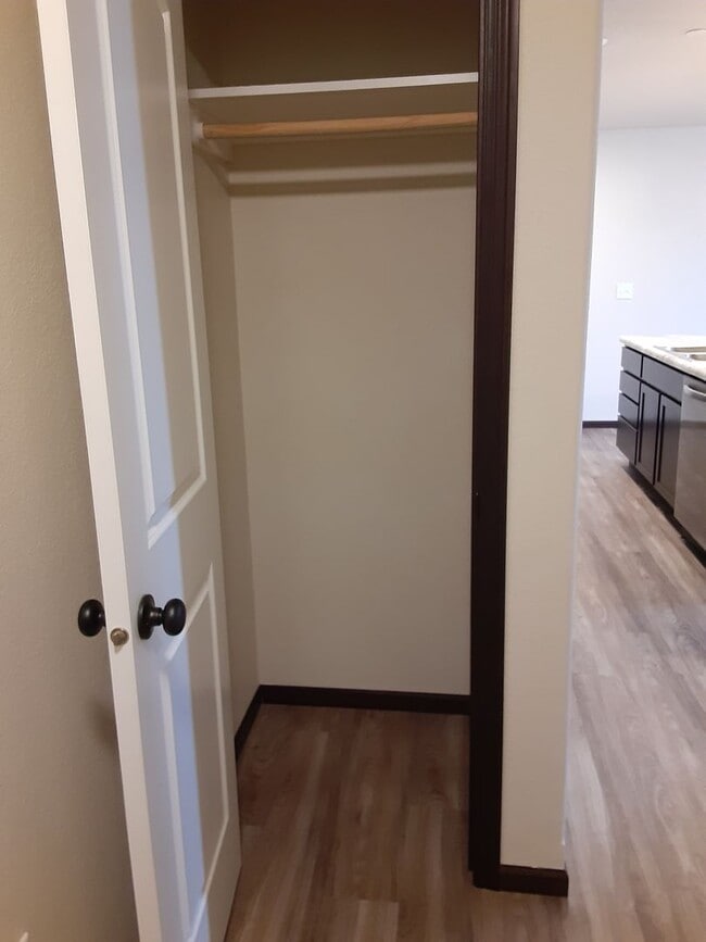 Photo - Modern Comfort: Discover Our 1-Bedroom Apartment Gem Unit Fox Run Apartments -581 #4