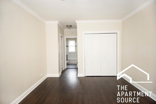 Photo - 3819.5 N Greenview Ave Unit 3W