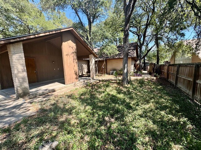 Photo - 1004 Milford Way