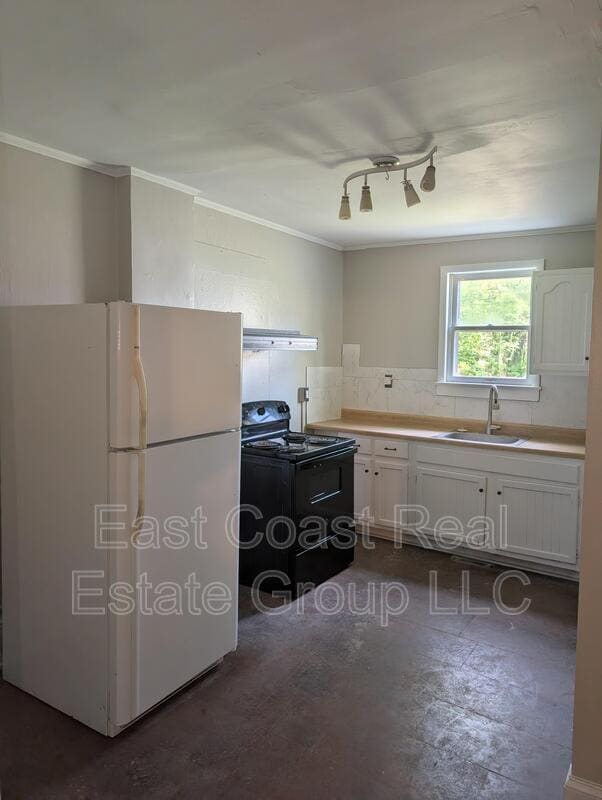 Photo - 304 1/2 W Martin St