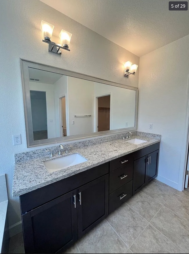 Photo - North Lake (Natomas) 4/3+ HUGE Bonus!  WATER VIEW!! - Please read entire ad for viewings!