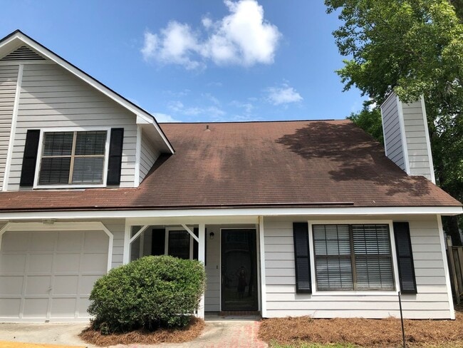 Building Photo - Cute 2 bedroom, 2 bath