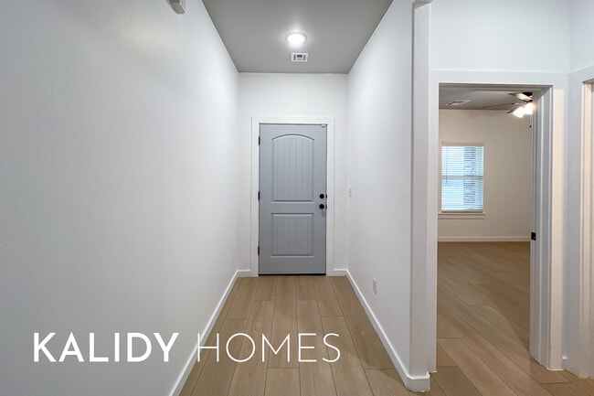 Photo - 12504 SW 12th St