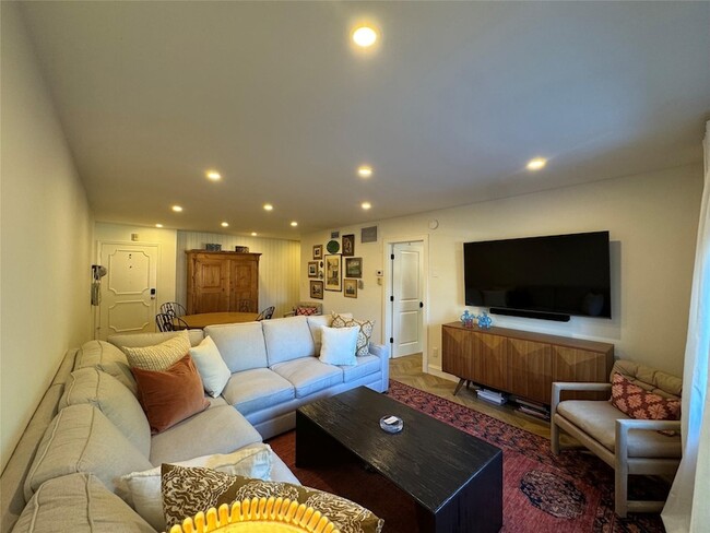 Photo - 9 NE 19th Ct Unit 211C