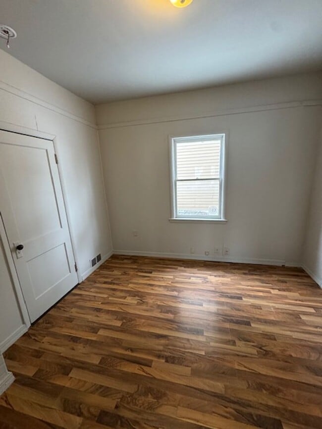 Photo - 1916 High St