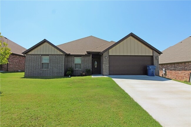 Photo - 902 SW Caprington St