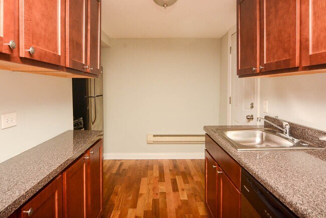 4242 N Wolcott Ave Unit 6H