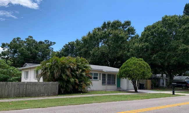 Building Photo - Updated 3 Bedroom 2 Bath in Central Gulfport Rental