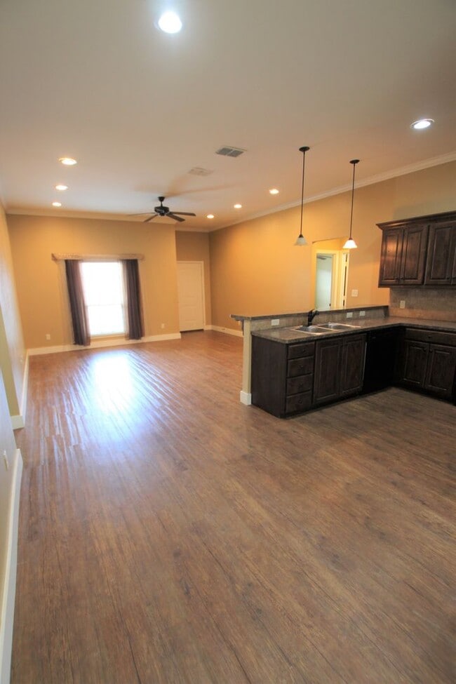 Photo - 3 Bedroom, 2 Bathroom Town Home in Tyler!
