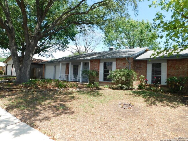 Photo - 5015 El Capitan St