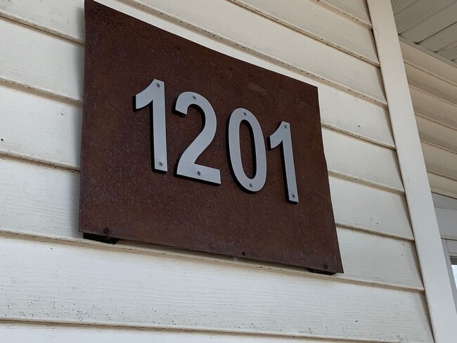 Photo - 5 Bed 2 Bath Home Near NDSU!