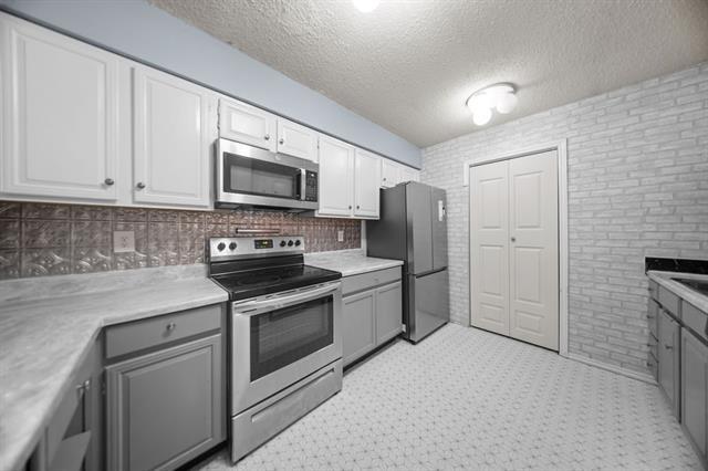 Photo - 5501 Stoney Glen Dr