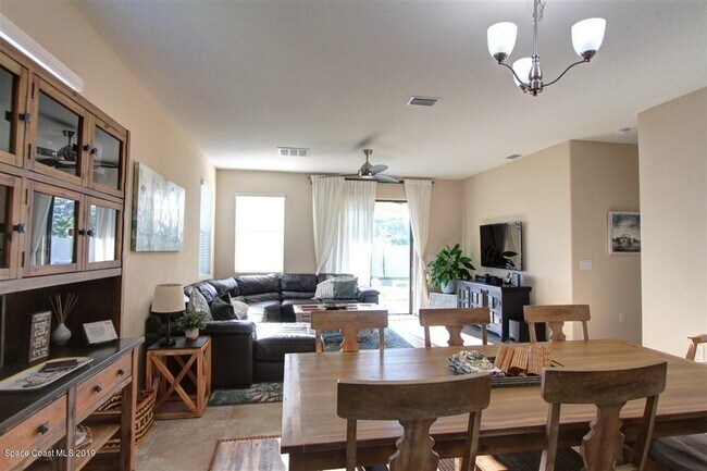 Photo - 953 Musgrass Cir