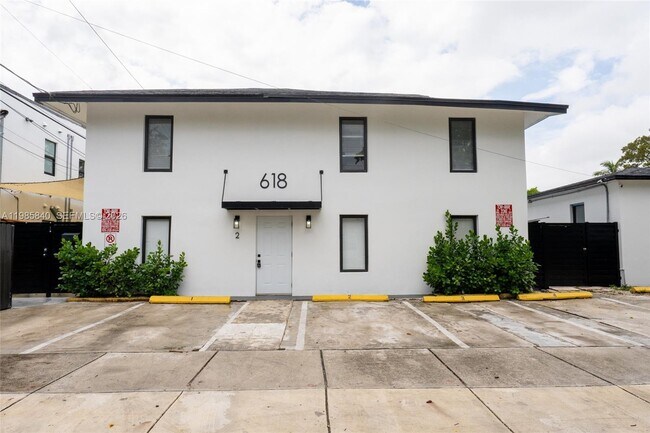 Building Photo - 618 NE 21st Ave Unit 2